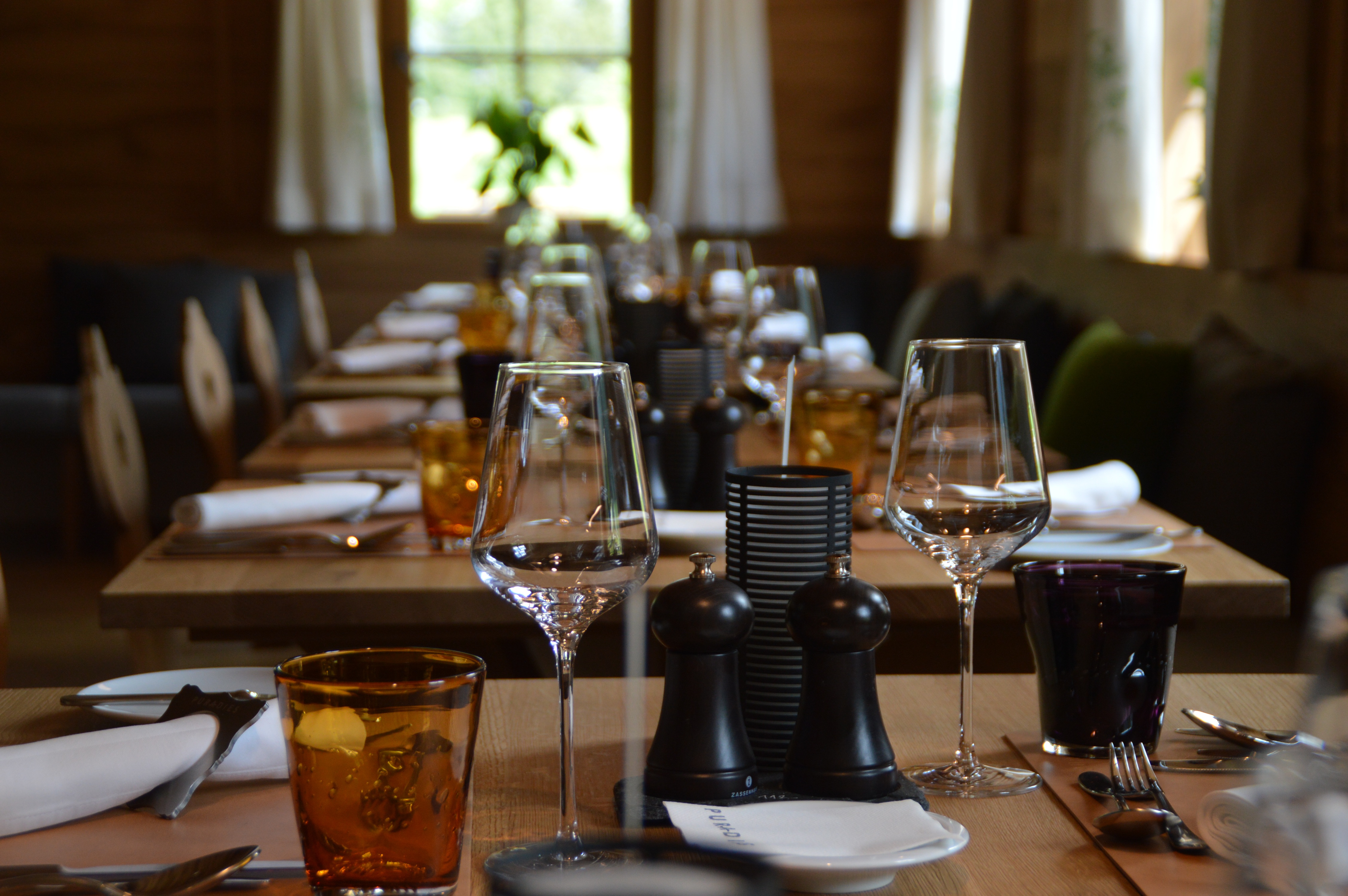 table-3084384 (1)